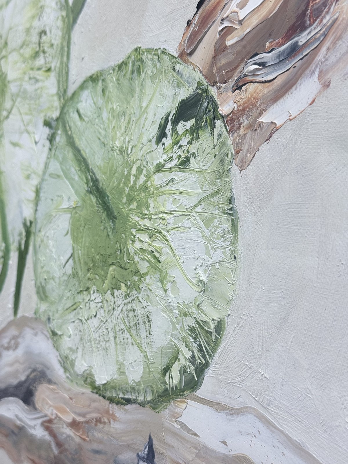 Close-up of the green palette-knife circle